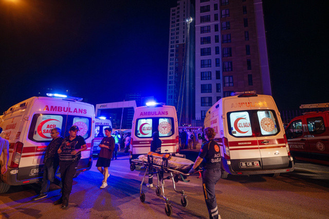 Ankara Çankaya'da 26 katlı binada çıkan yangında 1'i bebek 3 kişi öldü - Resim: 2