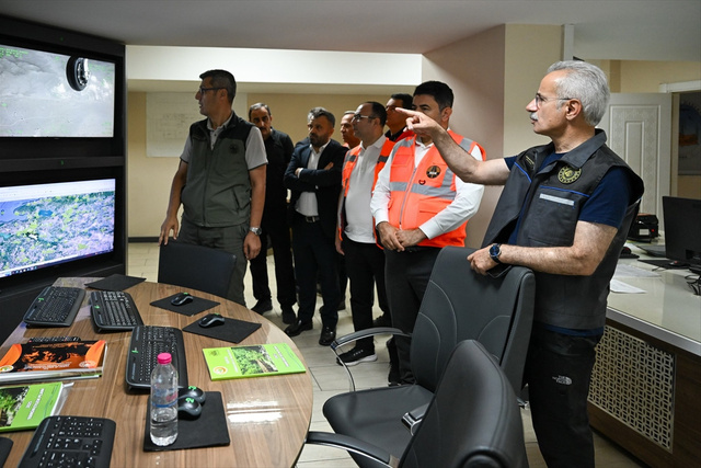 Bakan Abdulkadir Uraloğlu, Bursa'daki yangın bölgesini havadan inceledi - Resim: 3