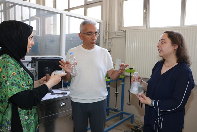 Çöpe giden pet şişeler depreme karşı güce dönüştürüldü - Resim: 0