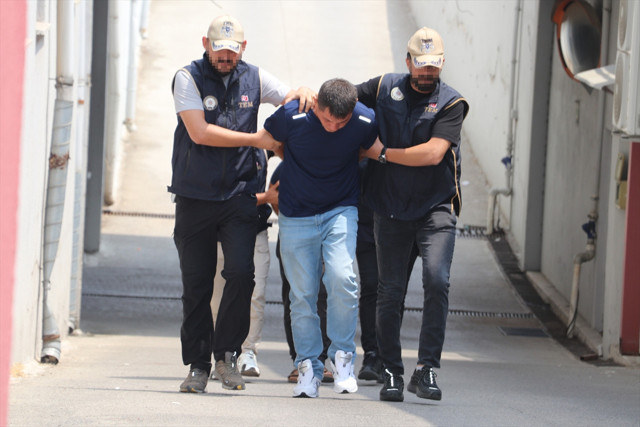 Adana'da FETÖ firarisi eski uzman çavuşlar yakalandı - Resim: 0