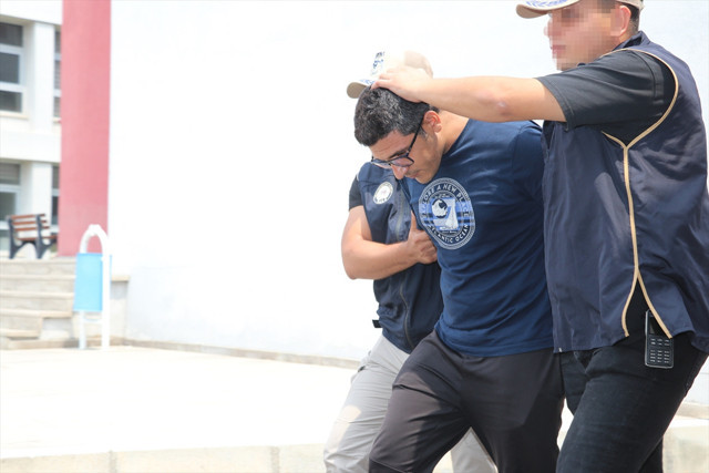 Adana'da FETÖ firarisi eski uzman çavuşlar yakalandı - Resim: 1