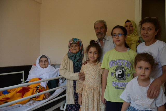 Torununun torununu gördü! Hatice nine 106. yaşını kutladı: Uzun ömrünü bakın neye borçlu... - Resim: 1