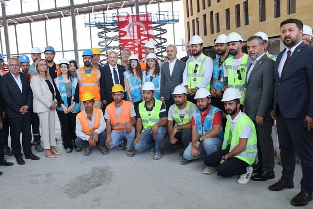 Kapadokya Havalimanı'nın yolcu kapasitesi 2 milyona çıkacak! Bakan Uraloğlu inşaatı inceledi - Resim: 1