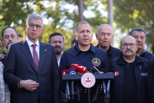 Bakanlar Memişoğlu ve Yerlikaya'dan Sındırgı depremine ilişkin açıklama - Resim: 0