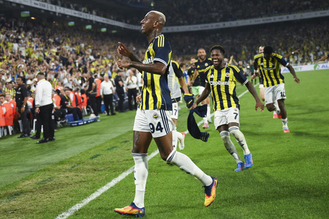 Fenerbahçe'nin Feyenoord galibiyeti Hollanda basınında: Kadıköy cehennemi - Resim: 0