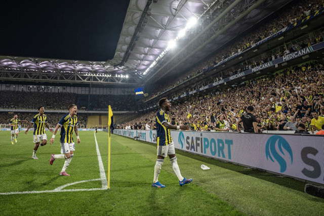 Fenerbahçe'nin Feyenoord galibiyeti Hollanda basınında: Kadıköy cehennemi - Resim: 2