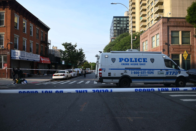 New York'ta silahlı saldırı: 3 kişi öldü, 8 kişi yaralandı - Resim: 0