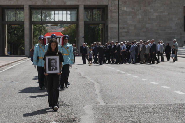 Eski bakan Hasan Akyol için Meclis'te cenaze töreni düzenlendi - Resim: 2