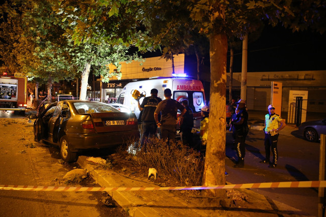 Gençleri hayattan koparan kaza! Aracın haline bakın - Resim: 1