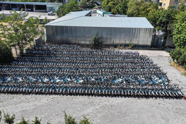 İBB'nin bisiklet mezarlığı görüntülendi İSBİKE projesi kabus oldu - Resim: 0