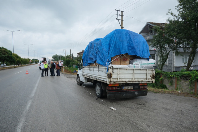 Samsun'da yolcu otobüsü yol kenarındaki 2 kişiye çarptı - Resim: 0
