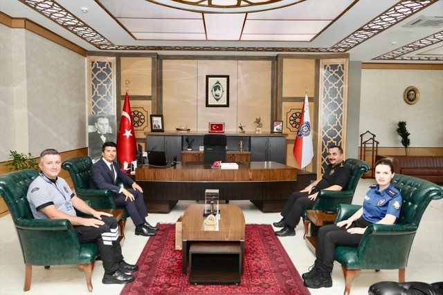 Samsun'da 780 bin liralık dolandırıcılığı önleyen güvenlik görevlisine ödül - Resim: 1