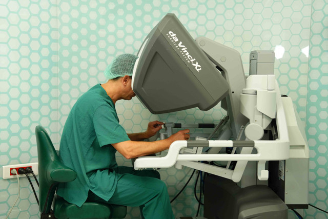 Böbrek tümörü belirtileri ve tedavisi: Robotik cerrahi hızlı iyileşme sağlıyor! - Resim: 0