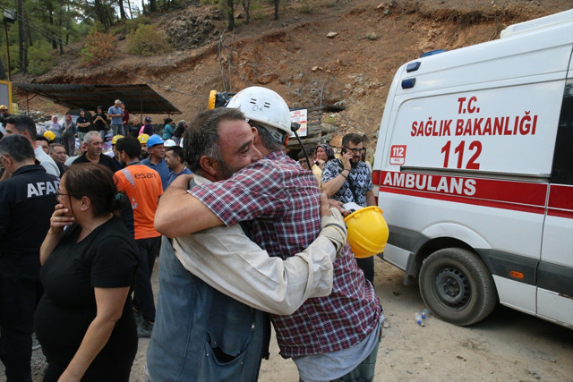 Denizli'de madendeki göçükte mahsur kalan 2 işçi kurtarıldı - Resim: 1