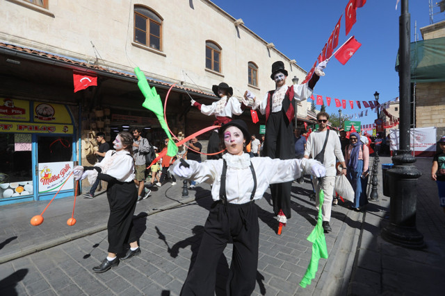 Gastronomi festivali renki açılışıyla başladı! Şehir lezzete, tarihe, kültüre ve sanata doyacak - Resim: 0