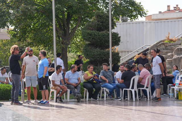 İzmir Buca'da maaş alamayan işçiler eylemde! 7. gününde - Resim: 0