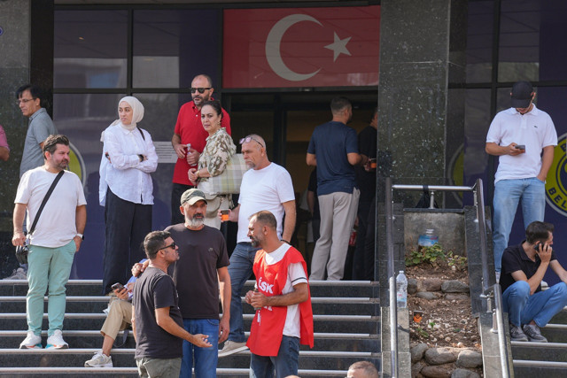 İzmir Buca'da maaş alamayan işçiler eylemde! 7. gününde - Resim: 1