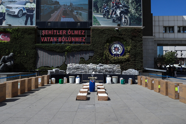 Emniyet'ten uyuşturucu sergisi! Hepsi İstanbul'da ele geçirildi - Resim: 3