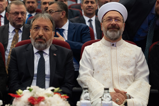 Diyanet İşleri Başkanı Safi Arpaguş, görevini Ali Erbaş'tan devraldı - Resim: 0