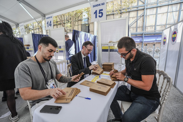 Fenerbahçe'de seçim günü! Ali Koç ile Sadettin Saran başkanlık için yarışıyor - Resim: 0