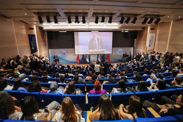 Medipol’de ilk ders Prof. Dr. İlber Ortaylı ile başladı - Resim: 1