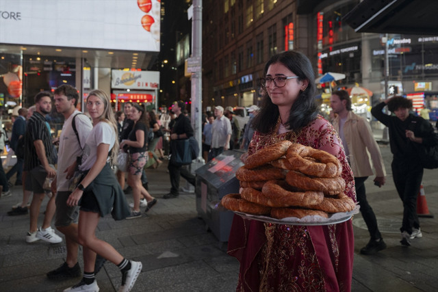 Türk simidi ve çayı Times Meydanı'na taşındı - Resim: 0