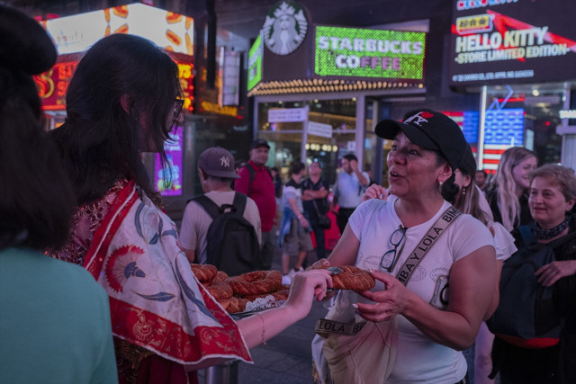 Türk simidi ve çayı Times Meydanı'na taşındı - Resim: 1