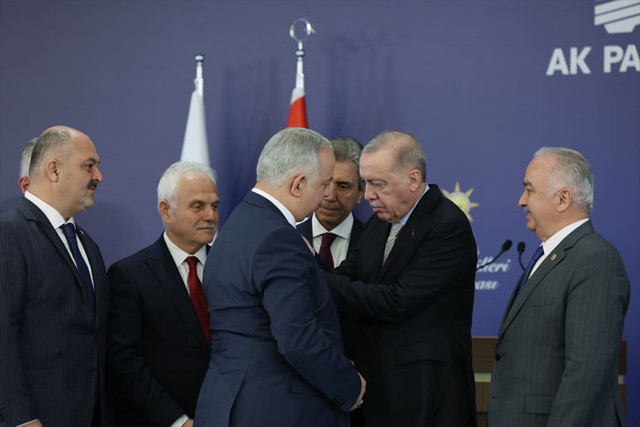 4 ayrı partiden 7 belediye başkanı AK Parti'ye katıldı cumhurbaşkanı Erdoğan taktı - Resim: 0