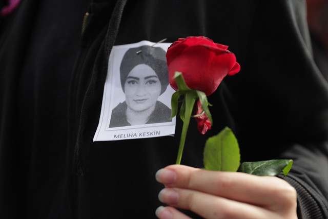 Kayseri'de eski eşi tarafından öldürülen üniversite öğrencisi kadının cenazesi defnedildi - Resim: 0