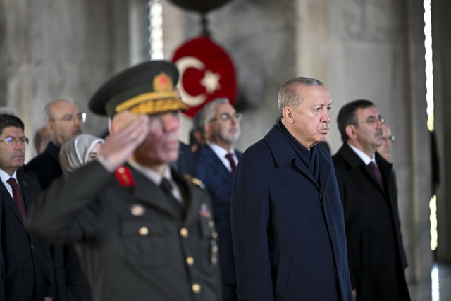 Devlet erkanı Anıtkabir'de! Cumhurbaşkanı Erdoğan: Türkiye küresel bir güç olma yolunda - Resim: 1