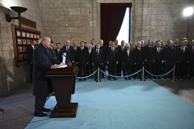 Devlet erkanı Anıtkabir'de! Cumhurbaşkanı Erdoğan: Türkiye küresel bir güç olma yolunda - Resim: 3
