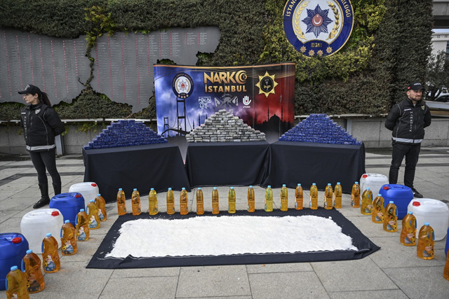 İstanbul'da uyuşturucu operasyonu! Ele geçirilenlere bakın... Selami Yıldız ekipleri tebrik etti - Resim: 0