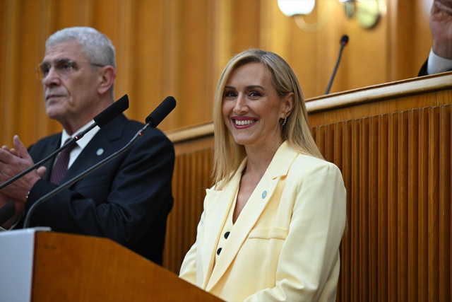 Eski Memleket Partisi Sözcüsü İpek Özkal Sayan, İYİ Parti'ye katıldı - Resim: 0
