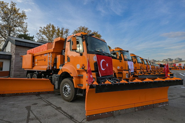 Bakan Uraloğlu açıkladı: Karayollarına 663 makine ve ekipman kazandırıldı - Resim: 1