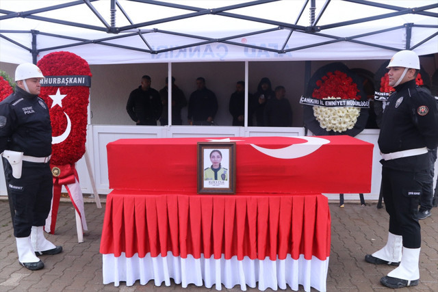 Şehit polis memuru Hatice Ünal Çankırı'da son yolculuğuna uğurlandı - Resim: 1