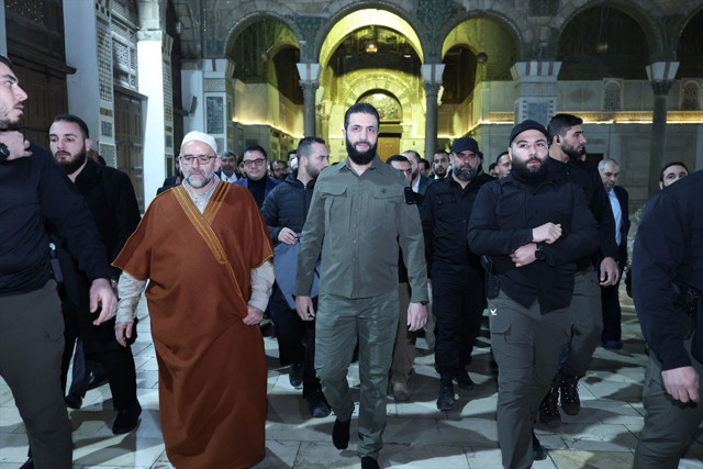 Suriye devrimi kutluyor! Şara Emevi Camisi'nden kardeşlik mesajı verdi - Resim: 0