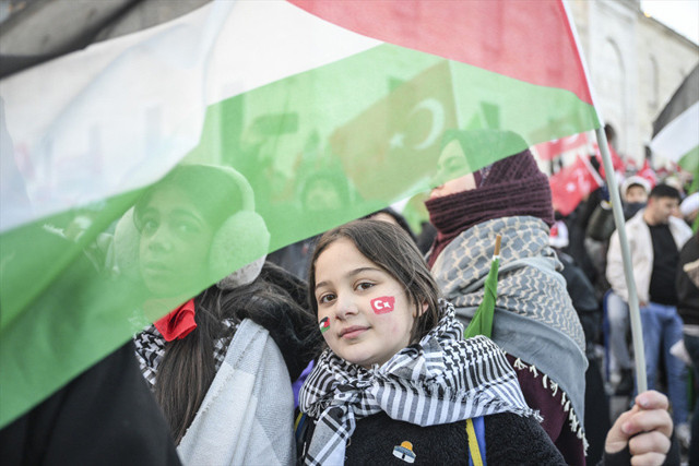 İstanbul'da Galata Köprüsü'nde Gazze için tarihi yürüyüş - Resim: 0