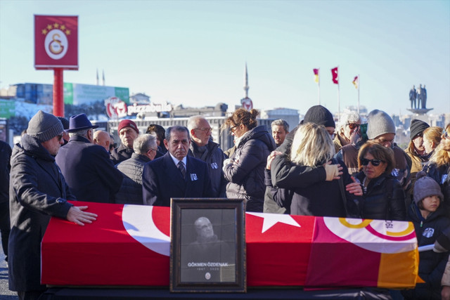 Galatasaray'ın eski futbolcusu Gökmen Özdenak'a veda! Dursun Özbek'in üzüntüsü yüzünden okundu - Resim: 0