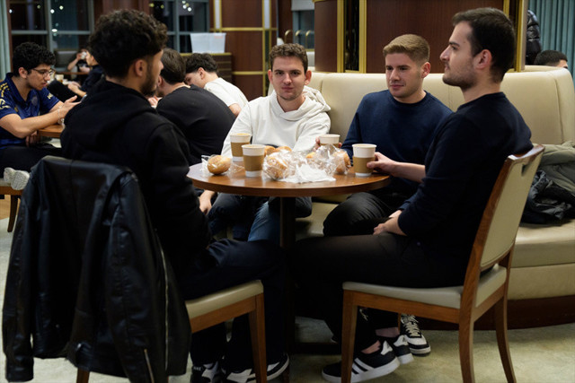 Cumhurbaşkanlığı Millet Kütüphanesi'nde ziyaretçilere sahur ikramları dağıtılıyor - Resim: 0