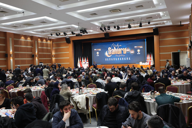 AK Parti İstanbul’da medya dünyası sahur sofrasında buluştu - Resim: 1