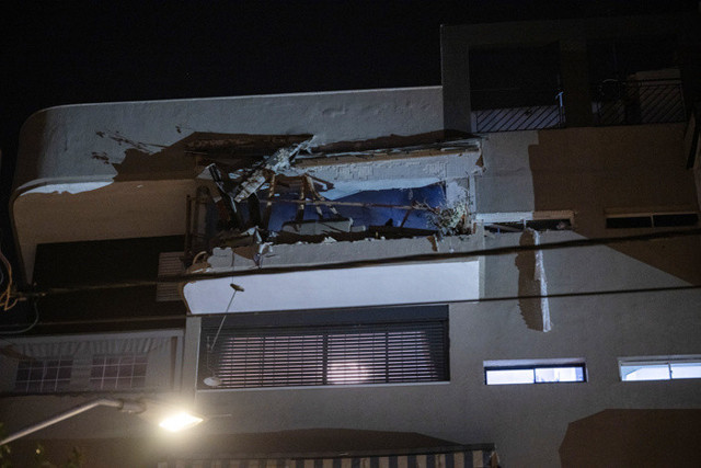 Tel Aviv'e füze yağdı güçlü patlamalar oldu siren sesleri gece boyu susmadı - Resim: 0