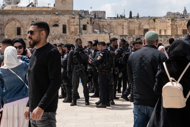 'Savaş' bahanesiyle kapatılmıştı! Mescid-i Aksa’da haftalar sonra ilk cuma namazı - Resim: 1
