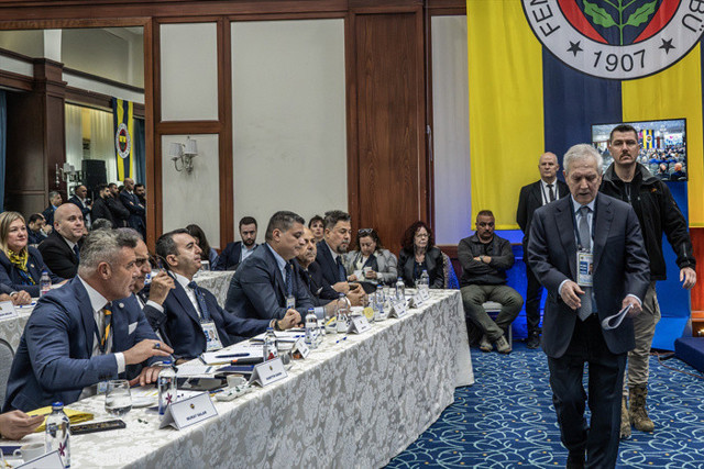 Aziz Yıldırım Fenerbahçe Divan Kurulu'nda esti gürledi: Bu Sidiki Cherif'i kim aldı ya - Resim: 0