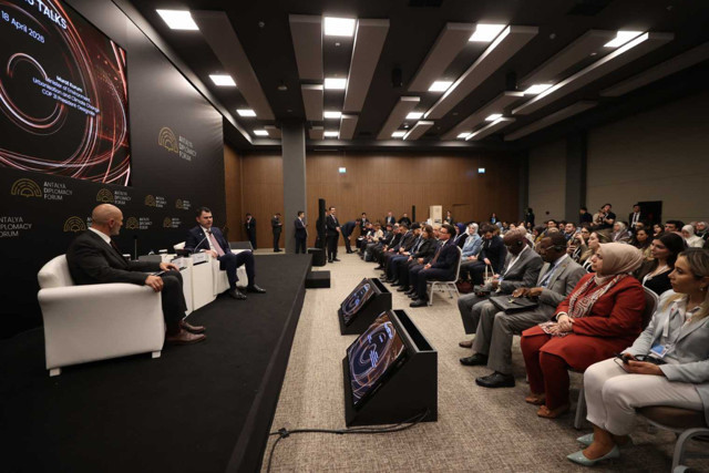 Bakan Kurum: Kimseyi unutmayan bir COP Başkanlığı sürecini yürütmek istiyoruz - Resim: 1