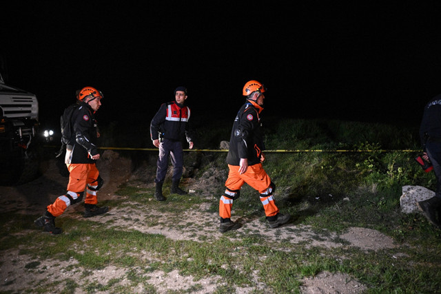 Ankara'da Kara Havacılık Komutanlığına ait helikopter kaza kırıma uğradı - Resim: 0