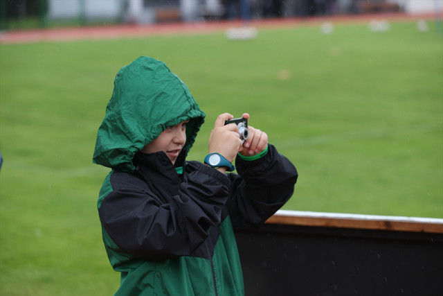 Serdar Dursun'dan golünü tuşlu cep telefonuyla kaydeden minik taraftara anlamlı hediye - Resim: 1