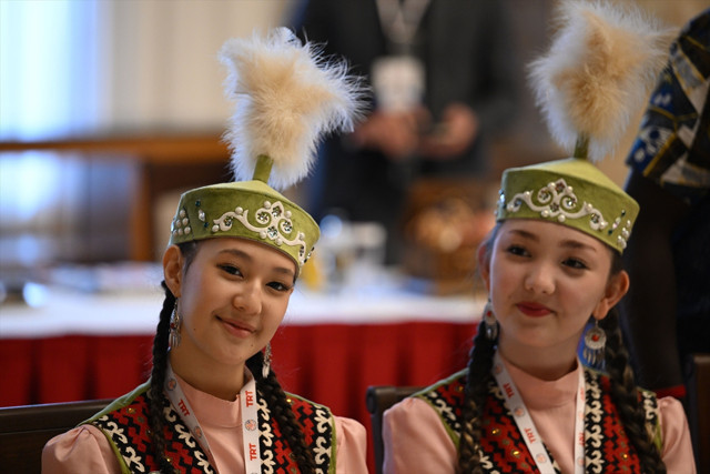 TBMM Başkanı Kurtulmuş, Meclis'te d&uuml;nya &ccedil;ocuklarını kabul etti - Resim: 1