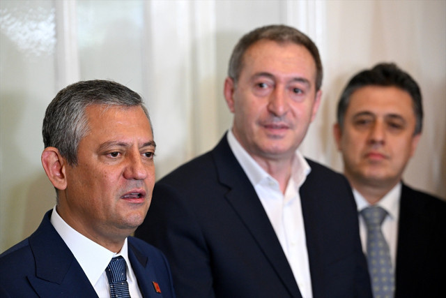 CHP TBMM Grup Başkanı Özel, DEM Parti heyeti ile görüştü - Resim: 0