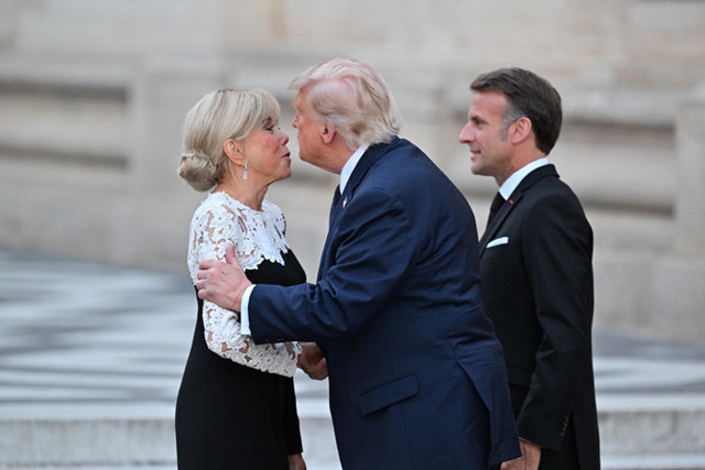 Trump 'patron benim' dedi Meloni sigarayı bıraktı D-8 zirvesinin ilginç anları - Resim: 1