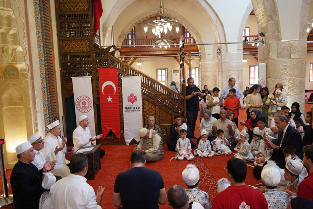 Vakıflar Genel Müdürlüğü geleneksel sünnet şölenleri başladı! 81 ilde sünnet organizasyonları düzenleniyor…. - Resim: 0